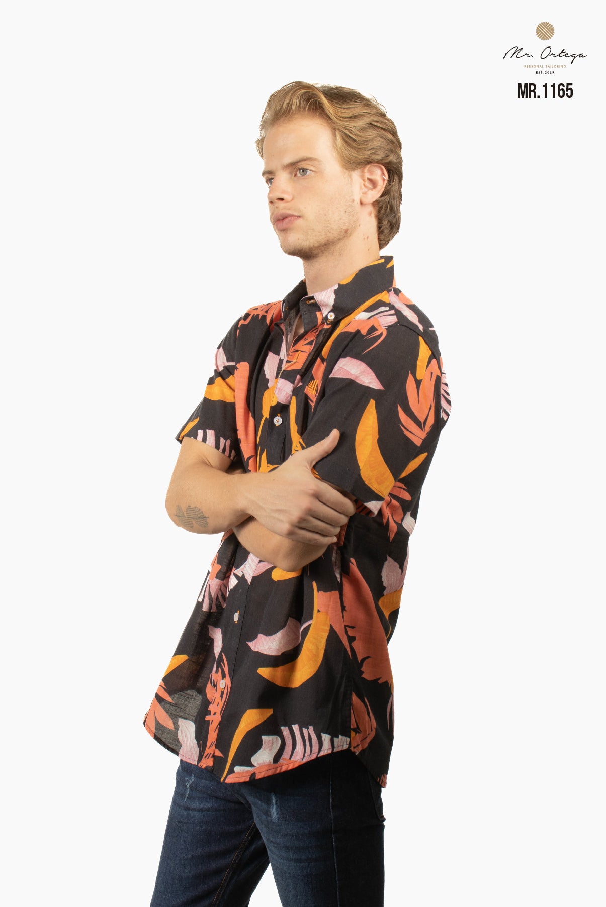 CAMISA NEGRA HOJAS ROSA