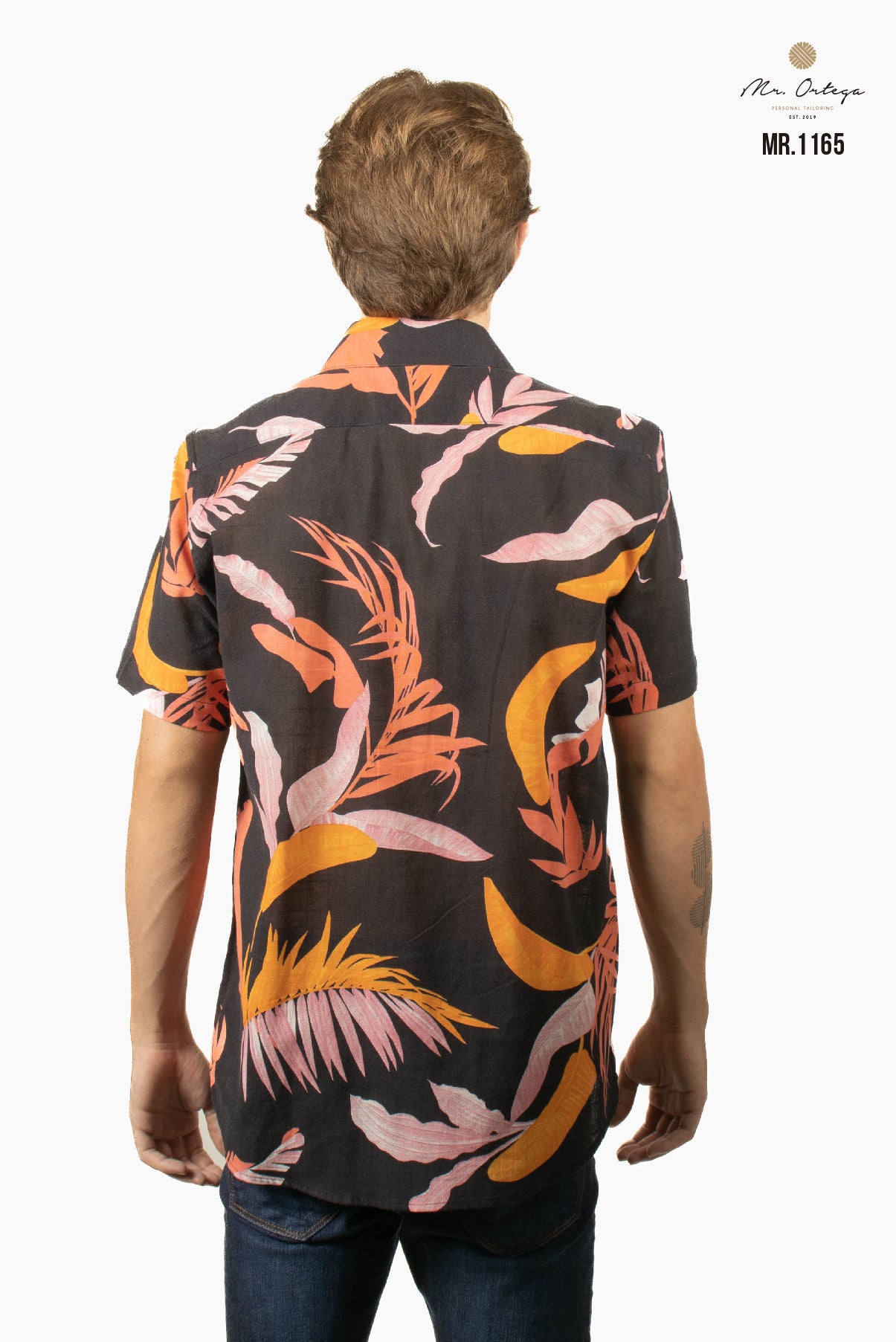 CAMISA NEGRA HOJAS ROSA