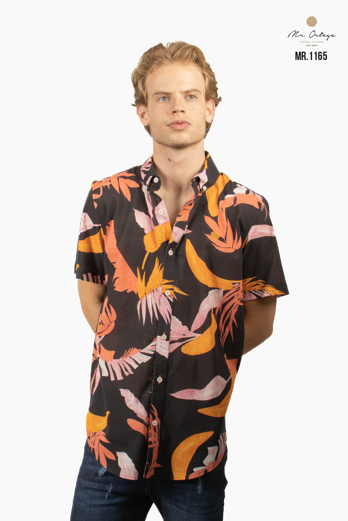CAMISA NEGRA HOJAS ROSA