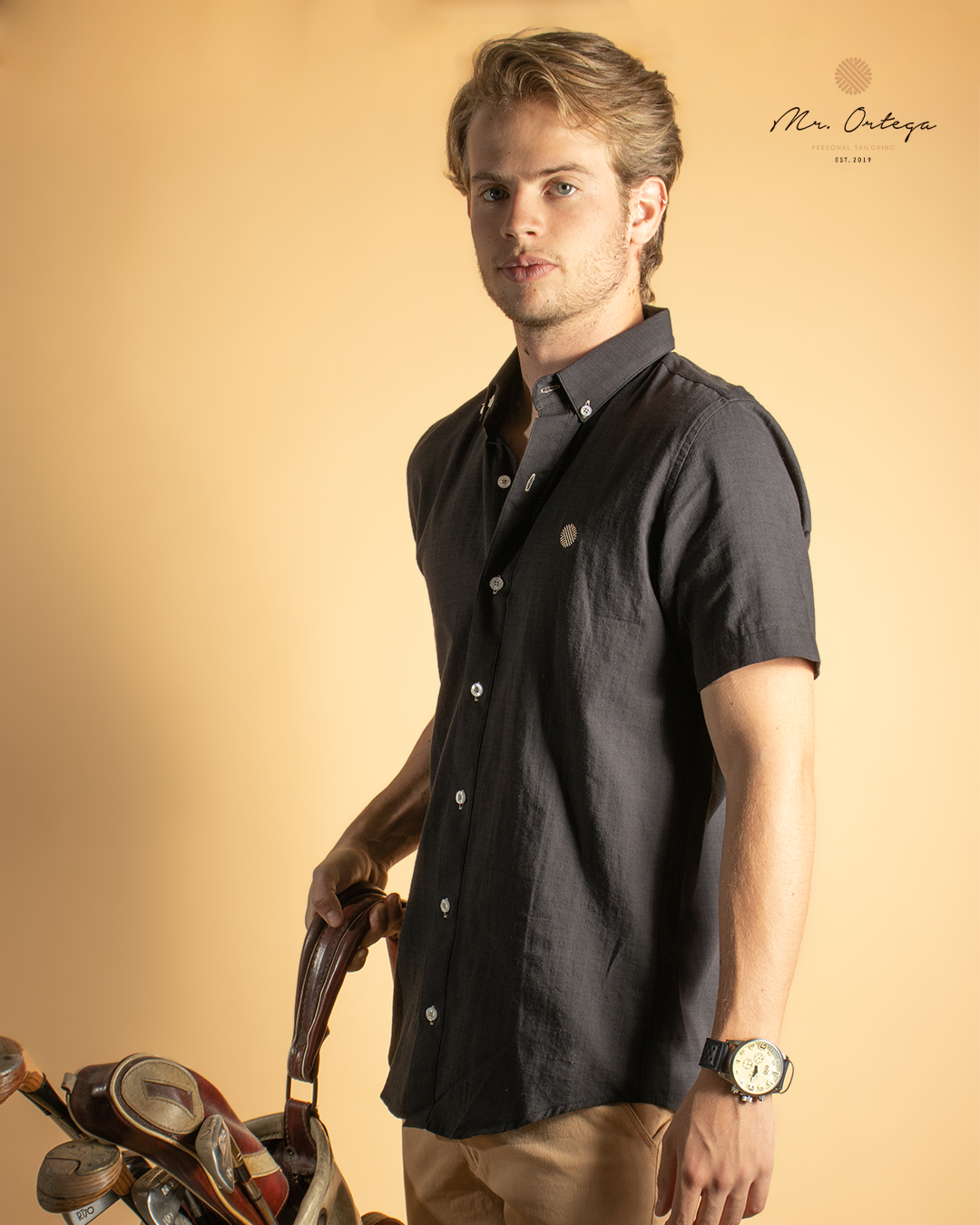 CAMISA NEGRA BORDADO BEIGE MANGA CORTA