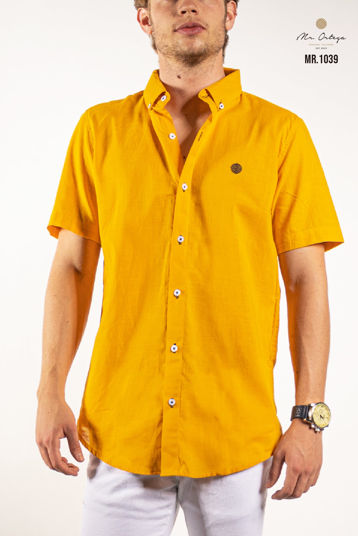 CAMISA MOSTAZA BORDADO NEGRO MANGA CORTA